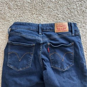 Levi’s Classic Midrise Skinny Jeans 💖